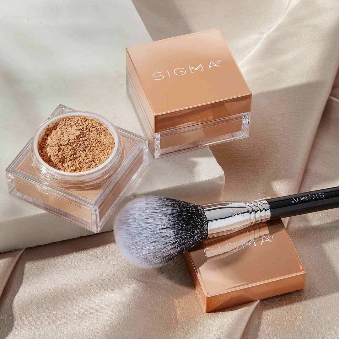 SOFT FOCUS SETTING POWDER: Vanilla Bean - Soft ivory matte